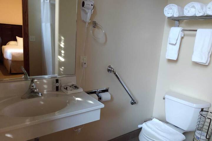 Room 6 of 16