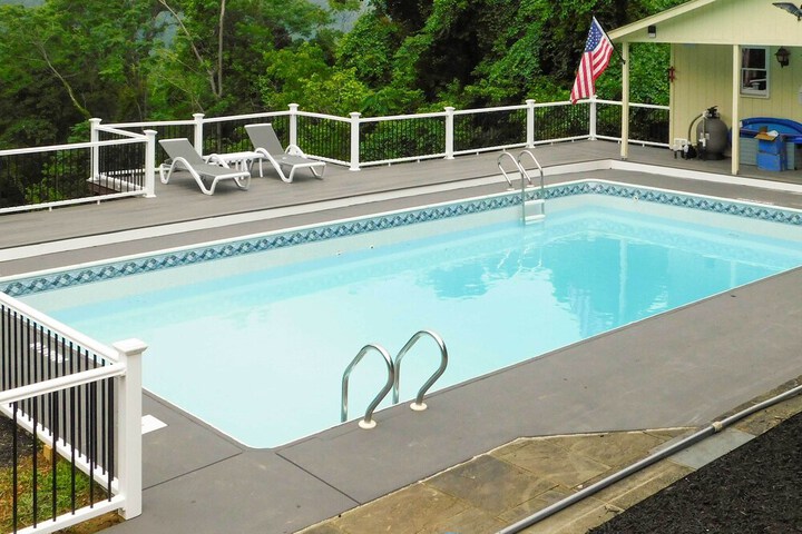 Harpers Ferry Home w / Private Pool & Hot Tub!