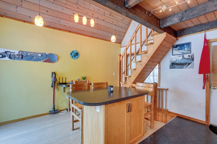 Snoqualmie Pass Cabin w / Deck: Walk to Ski Lift
