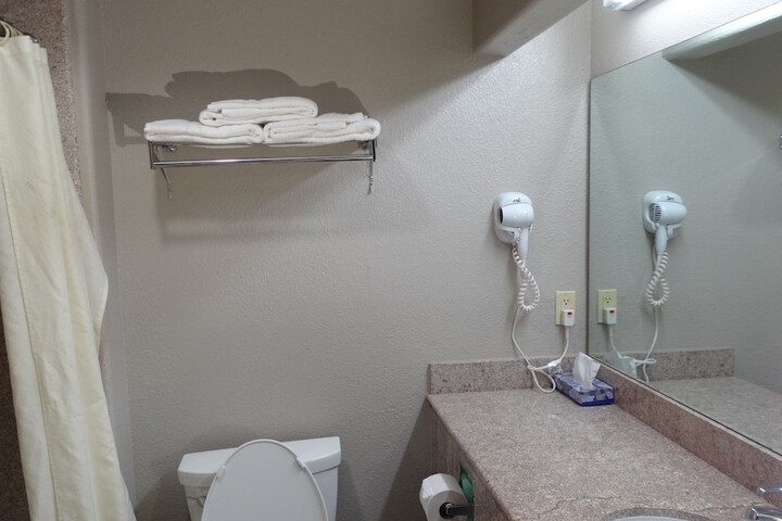 Room 9 of 16