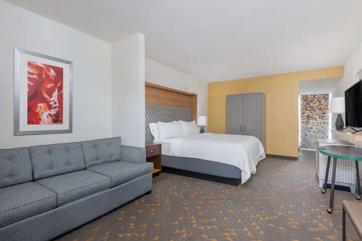Room 27 of 60