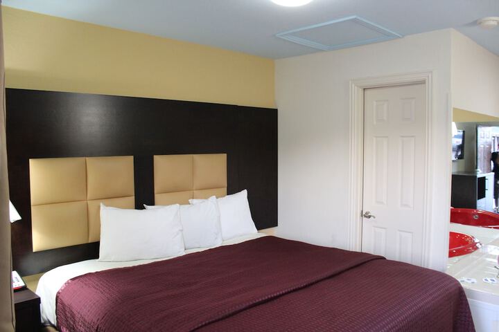 Room 16 of 21
