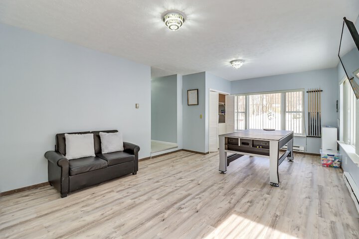 Long Pond Home w / Private Hot Tub & Game Room