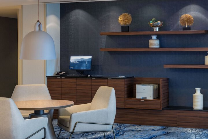 Business Center 45 of 47