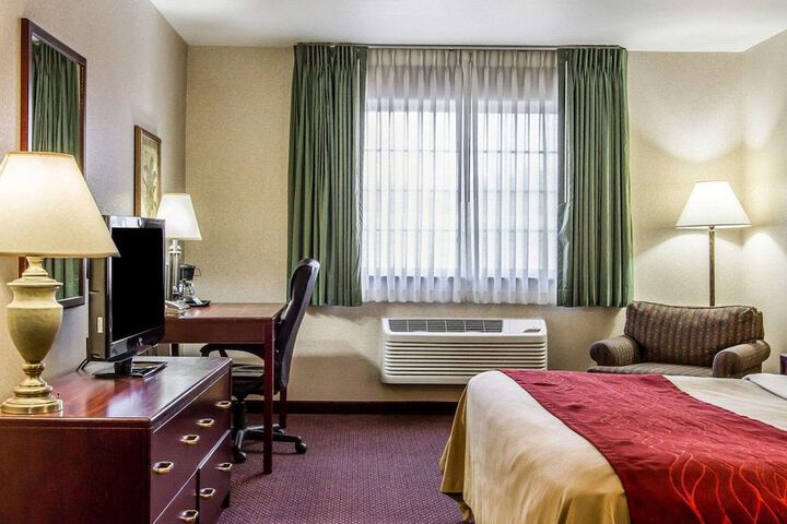 Quality Inn & Suites Fort Madison near Hwy 61