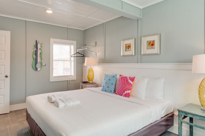 Room 20 of 77