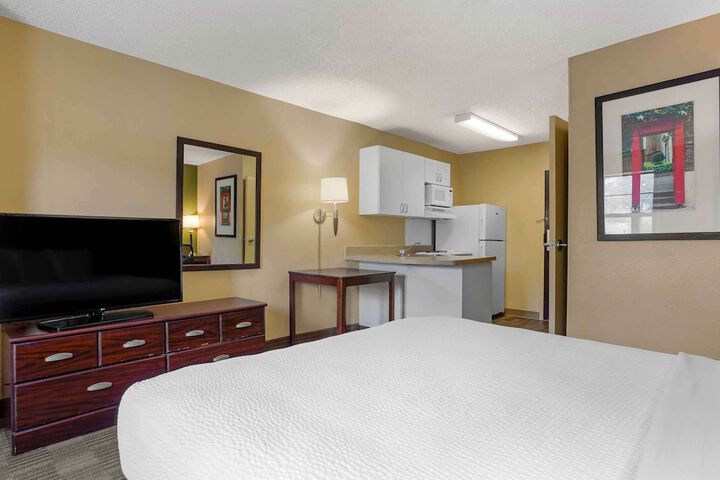 Room 17 of 27