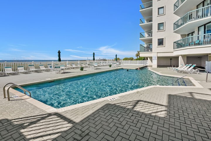 Pool 12 of 51