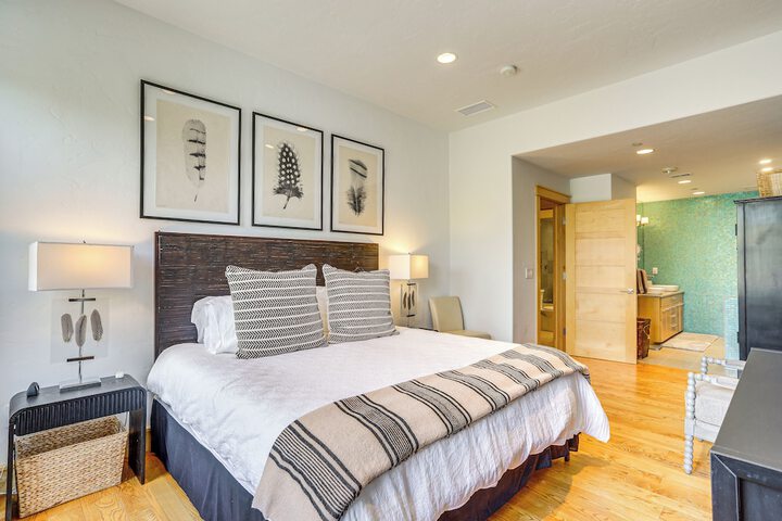 Near Trail: Dtwn Eagle Ranch Condo w / Balcony