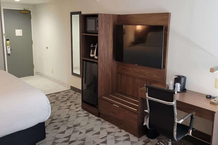 Room 9 of 13