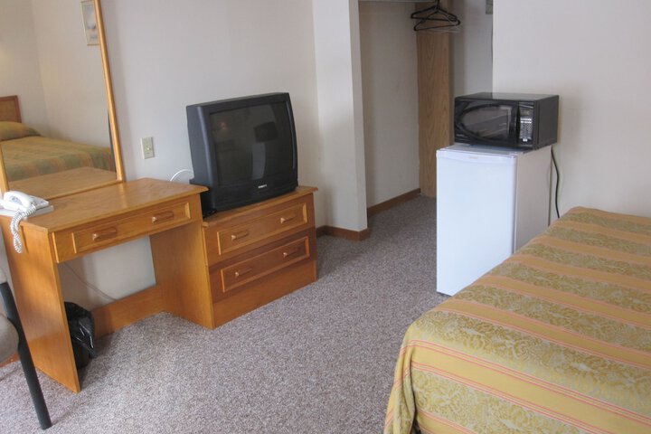 Room 11 of 16