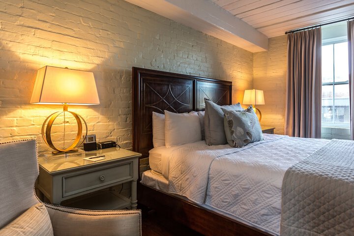 Olde Harbour Inn