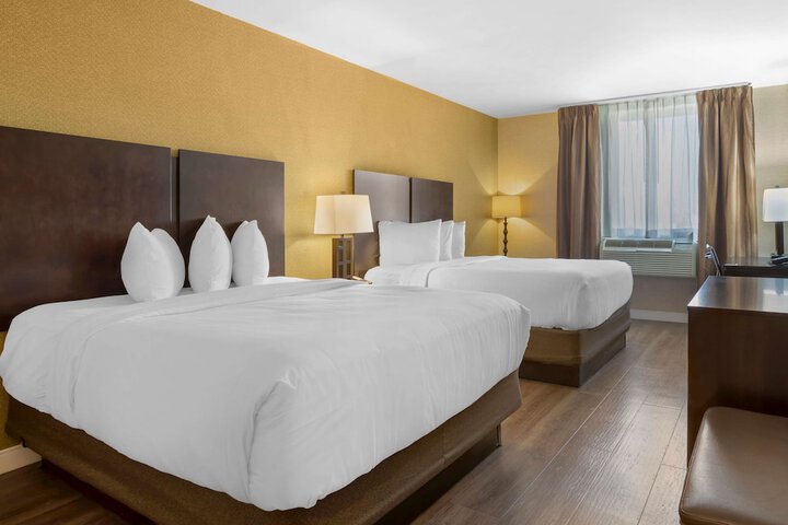 Best Western Plus Plaza Hotel