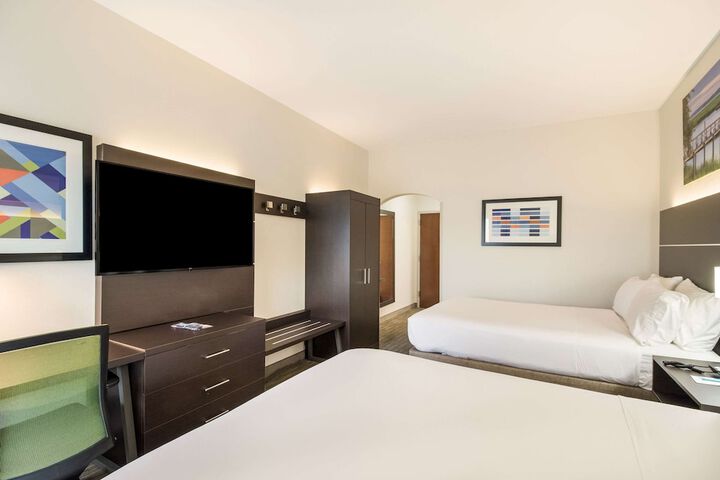 Room 14 of 28