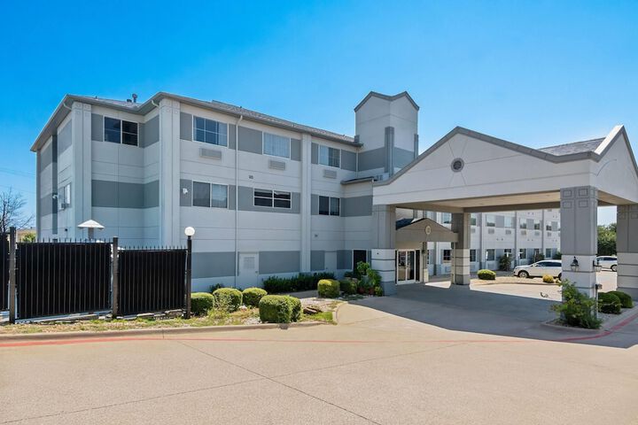 Super 8 by Wyndham Weatherford