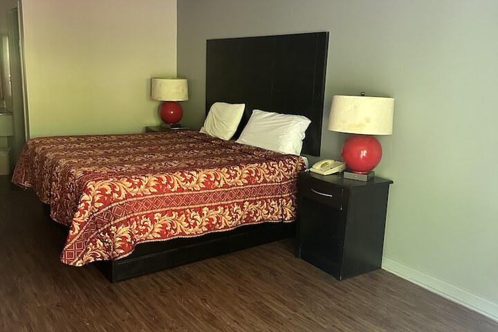 Room 27 of 47