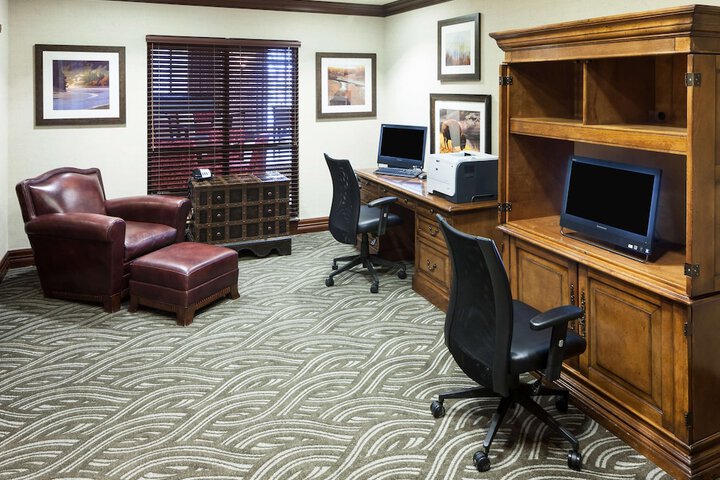 Business Center 33 of 34