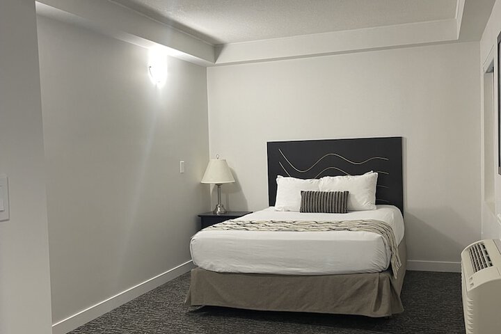 Room 65 of 106