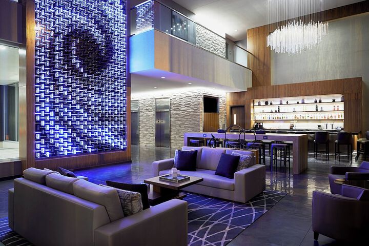 Lounge 41 of 54