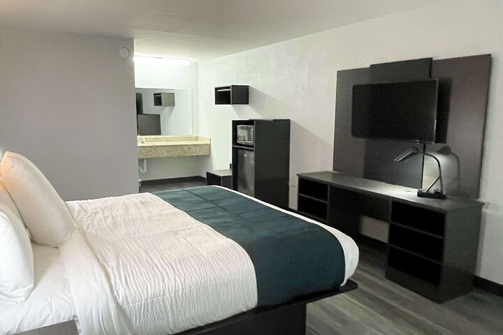 Room 11 of 26