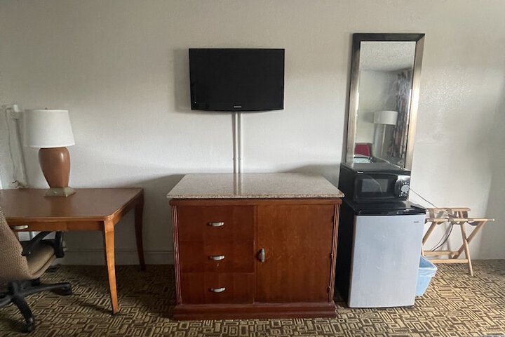 Room 7 of 12