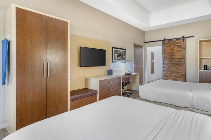 Best Western Bandera Suites & Saloon