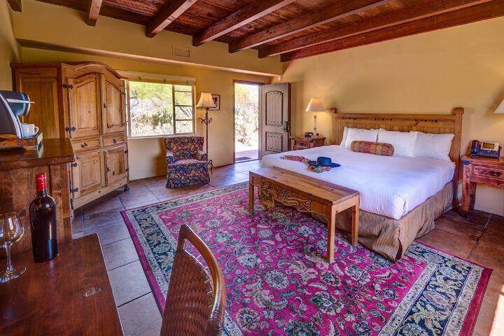 Hacienda Del Sol Guest Ranch Resort