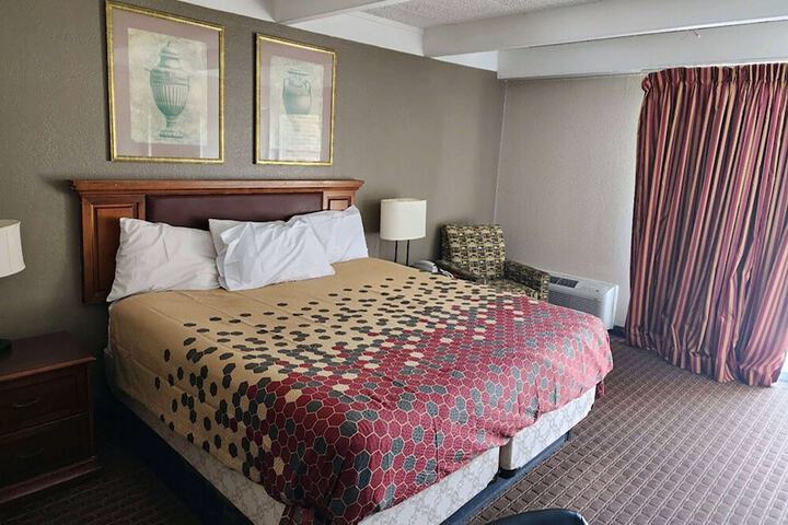 Room 11 of 25