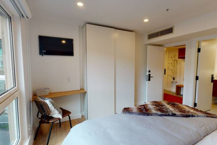 Room 87 of 330