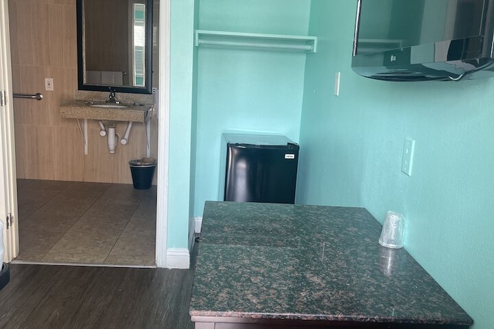 Economy Inn