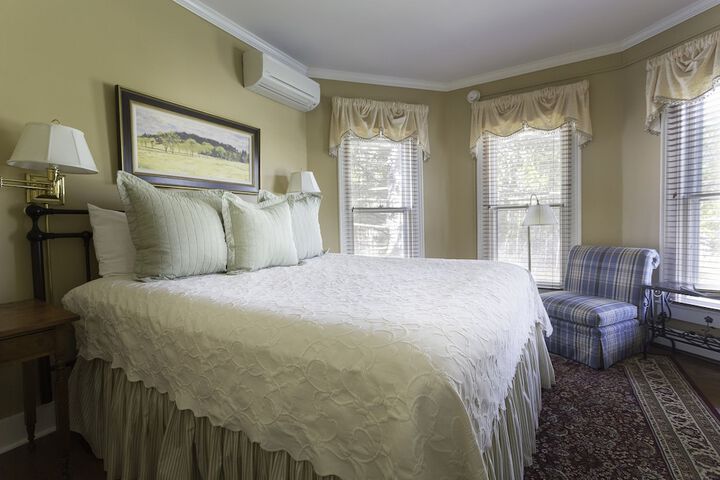 Room 27 of 48