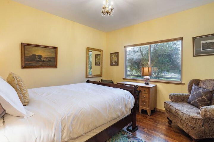 Valley of the Moon by Avantstay Tranquil Escape Large Yard w / Hot Tub & Fire Pit