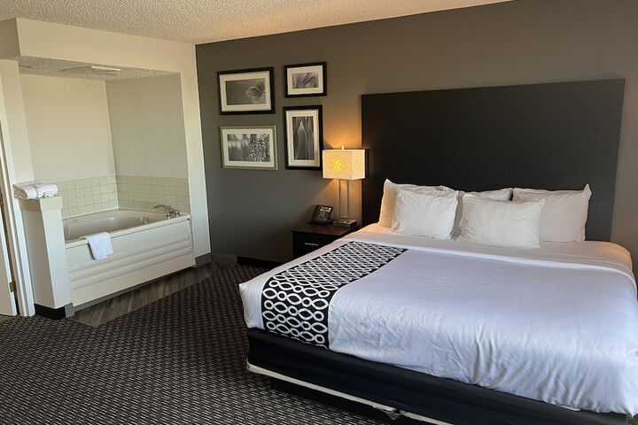 Room 32 of 40