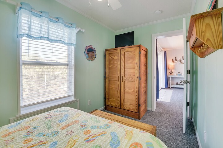 Sunny Condo - Private Ocean Isle Beach Access!