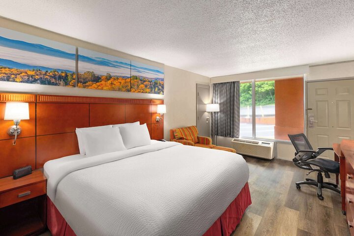 Days Inn by Wyndham Knoxville East