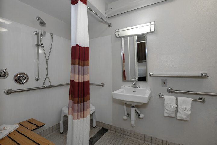 Room 13 of 34