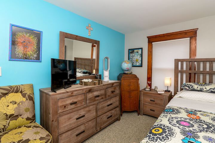 Room 102 of 276