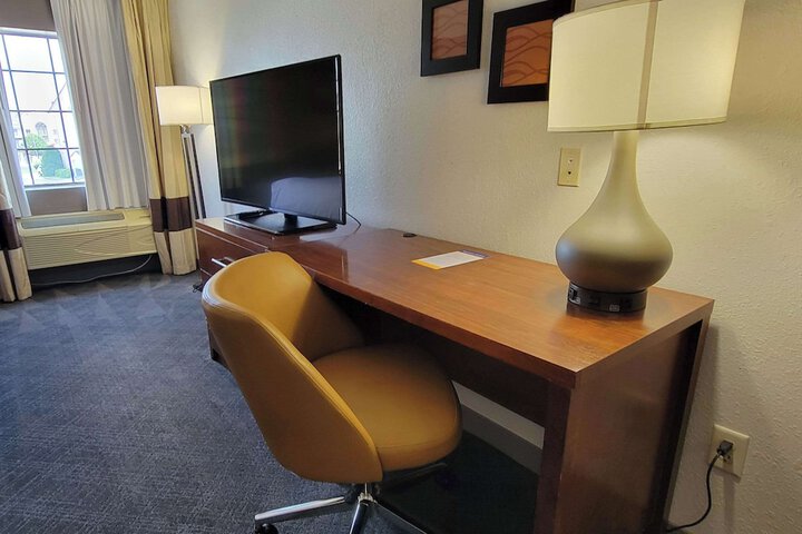 Room 32 of 41