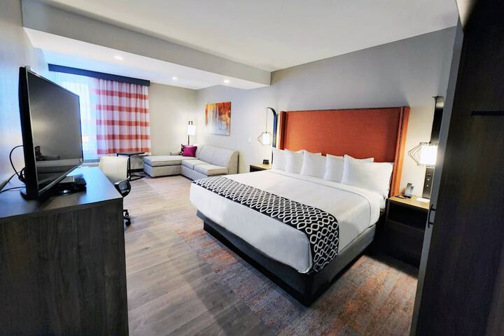 Room 25 of 37