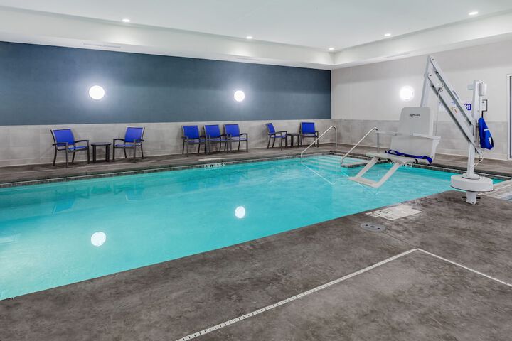 Holiday Inn Express & Suites Rice Lake by IHG