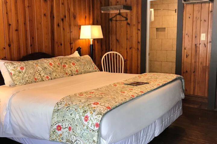 The Riverside Lodge at Chimney Rock