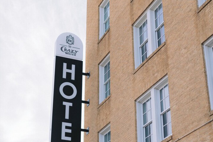 Hotel 4 of 220