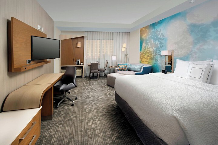 Room 33 of 51