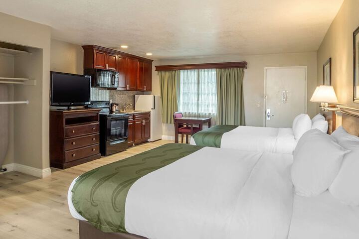 Room 28 of 35