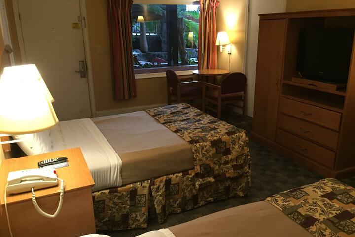 Wildwood Inn Tropical Dome & Theme Suites