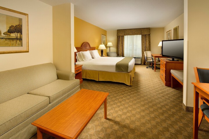 Holiday Inn Express & Suites Lenoir Cty by IHG