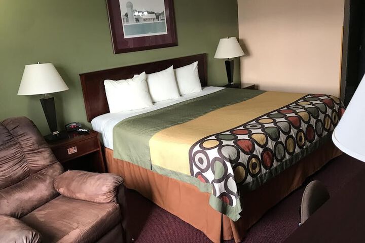 Room 11 of 35