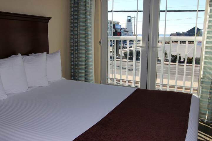 Room 13 of 30