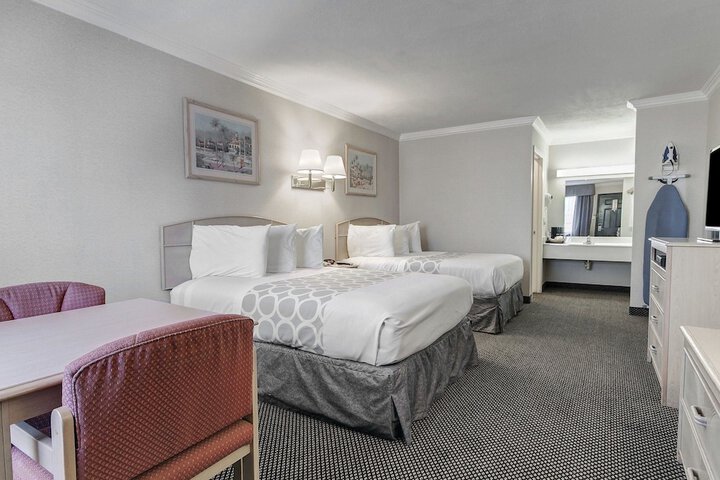 Room 6 of 28