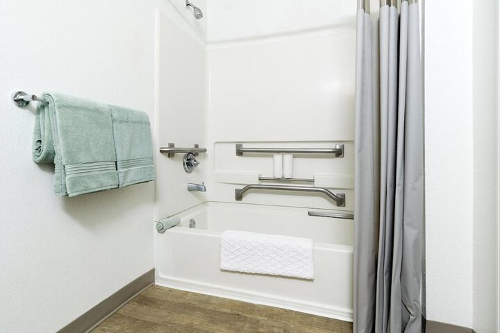 InTown Suites Extended Stay Chicago IL - Elk Grove / OHare
